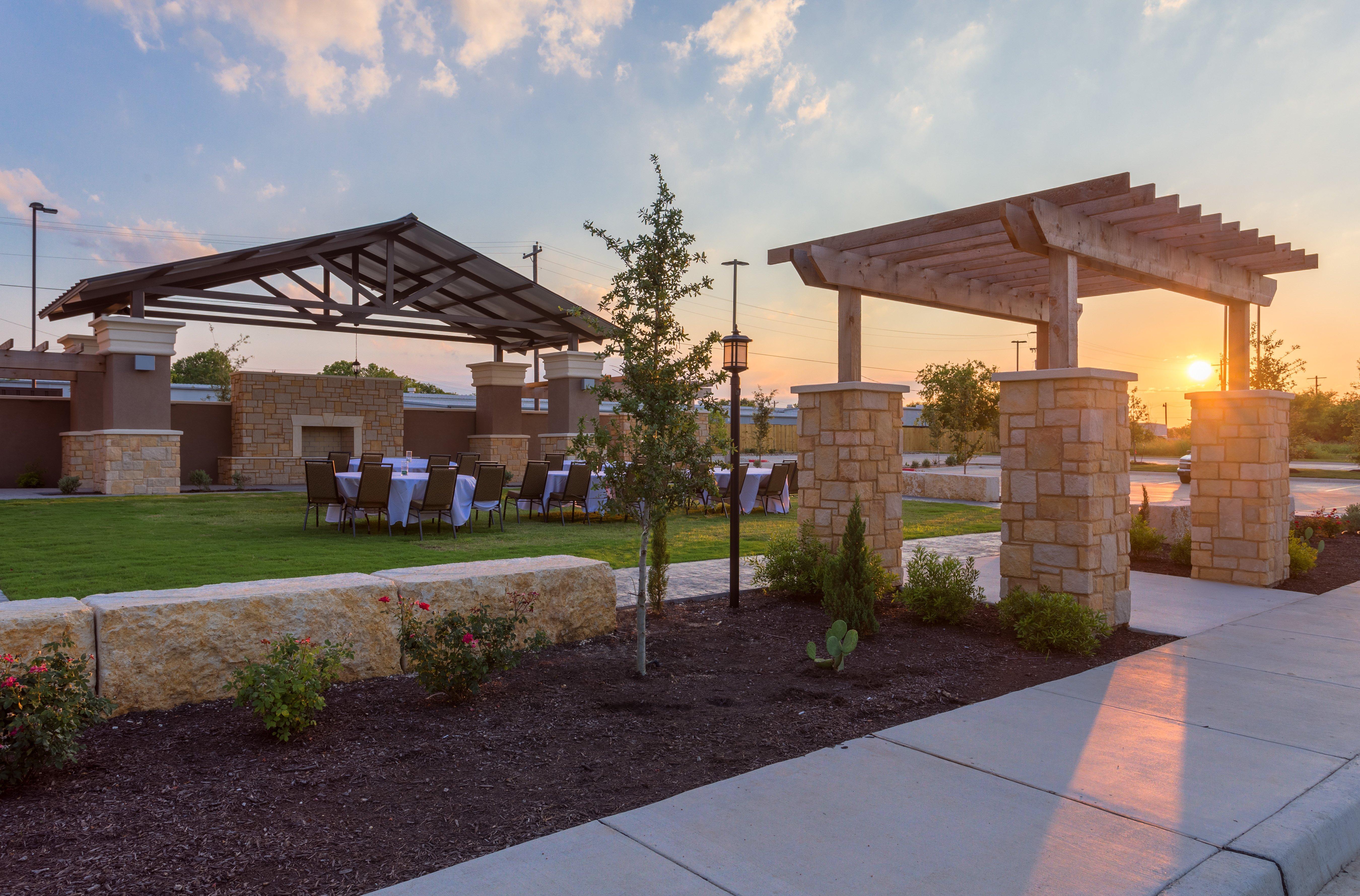 Holiday Inn San Marcos Convention Center By Ihg Exterior photo